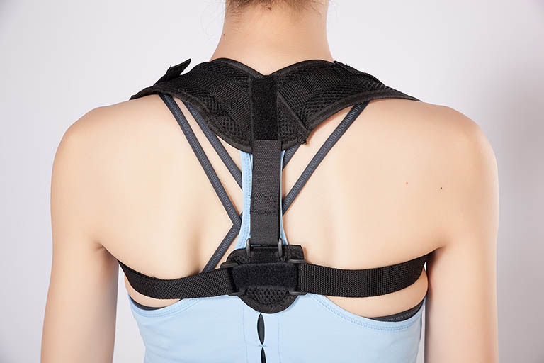 Nẹp lưng được sử dụng để điều chỉnh bất thường ở lưng