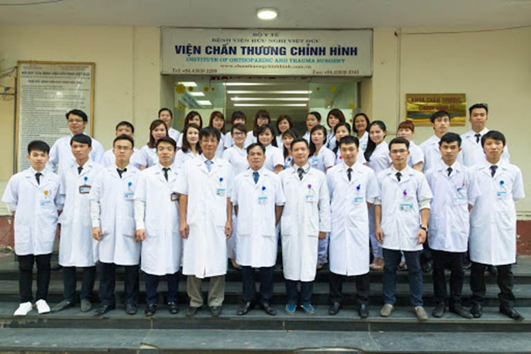 Bệnh viện Việt Đức có đội ngũ y bác sĩ có bề dày kinh nghiệm và trình độ chuyên môn cao