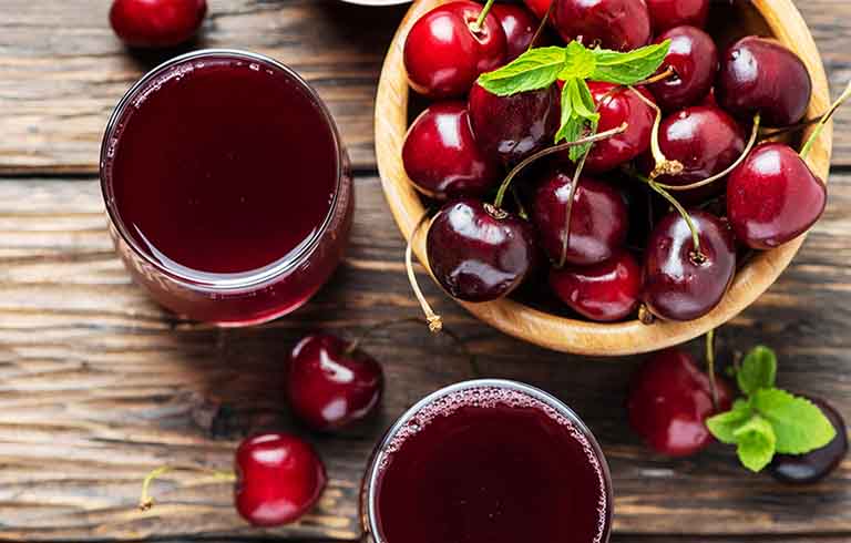 nước ép cherry thuộc top các loại nước ép tốt cho người bị gout