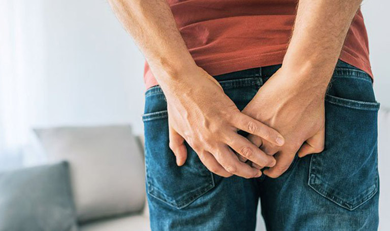 Ngã dập mông gây đau nhói ở trong hoặc xung quanh xương cụt