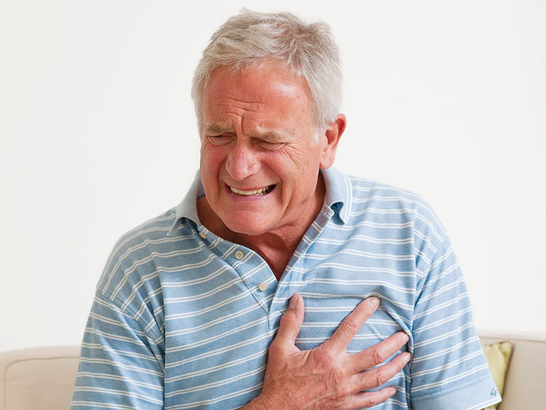 Đôi khi hít thở sâu bị nhói tim là dấu hiệu cảnh báo của một cơn đau tim