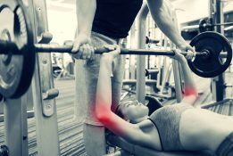 Tập gym bị đau khuỷu tay