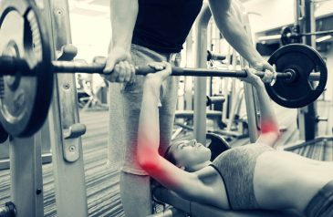 Tập gym bị đau khuỷu tay