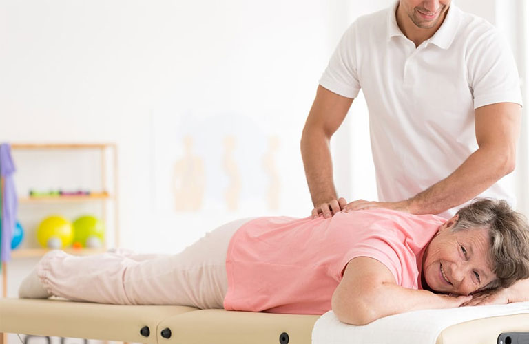 Massage lưng cho người thoát vị đĩa đệm